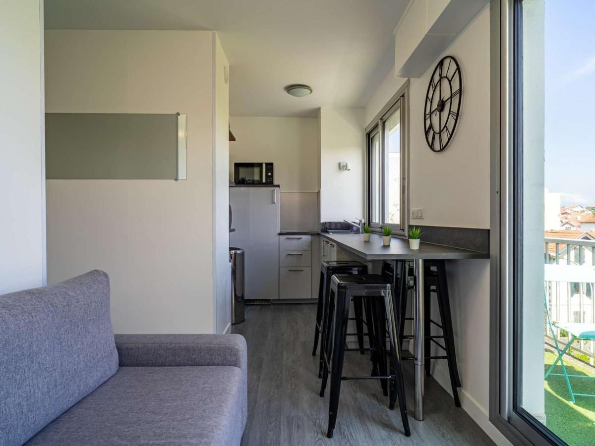 Apartment Studio Renove Avec Balcon, Quartier Saint Charles, A 800m De La Plage Du Miramar - Fr-1-3-465 Biarritz
